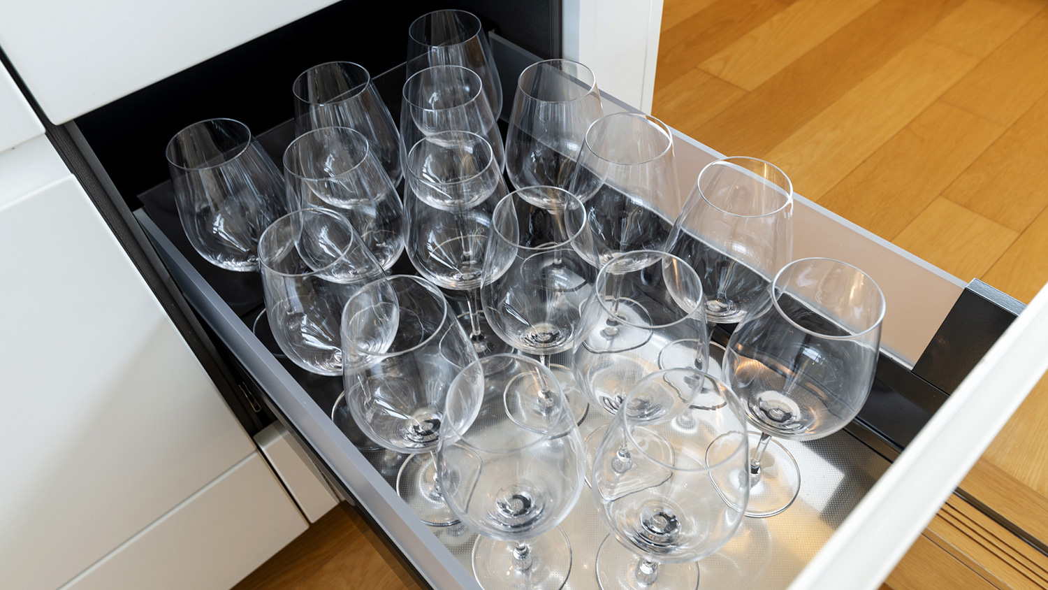 FACILITIES / グラス