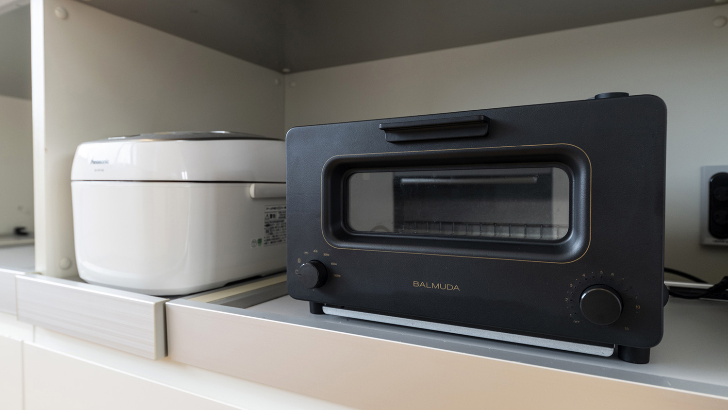 FACILITIES / 炊飯器、トースター